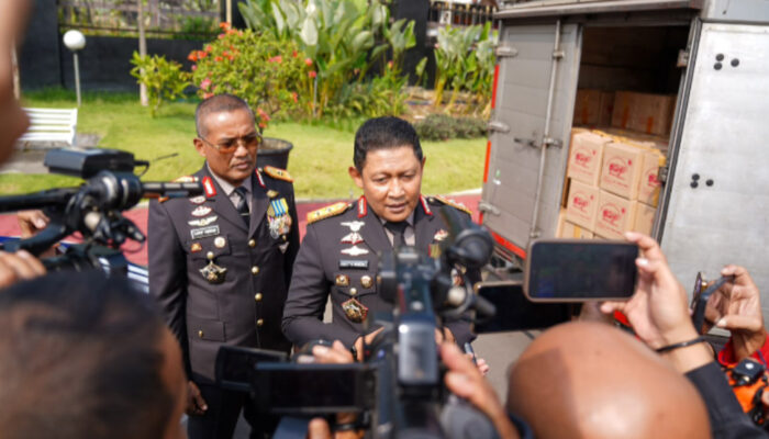 Polda Jateng Kirim 10 Truk Logistik dan Tim Medis untuk Korban Gempa NTT