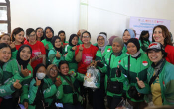 Peduli Pekerja Rentan, Wali Kota Semarang Salurkan Bantuan untuk 100 Ojol Perempuan