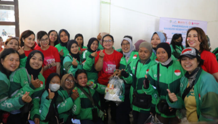 Peduli Pekerja Rentan, Wali Kota Semarang Salurkan Bantuan untuk 100 Ojol Perempuan