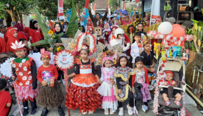 290 Warga Pakintelan Semarang Meriahkan HUT ke-81 RI dengan Karnaval Kostum Daur Ulang