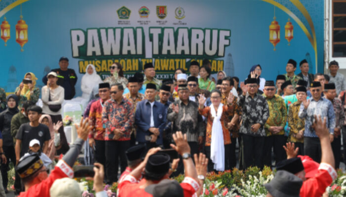 Dari Lambaian Tangan hingga Senyum Warga, Pawai Ta’aruf MTQ Nasional XXXI Penuh Kehangatan