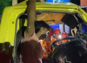 Tabrak Truk Dump di Traffic Light Secang, Sopir Truk Pasir Dievakuasi Tim SAR