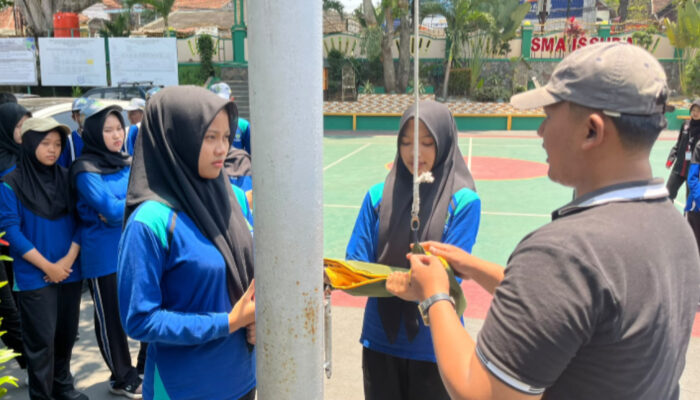 UKM Paskibra USM Tanamkan Disiplin dan Tanggung Jawab kepada Siswa Ambarawa